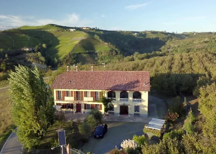 Casa rural La Casa Dei Masue' Alba (Piedmont)